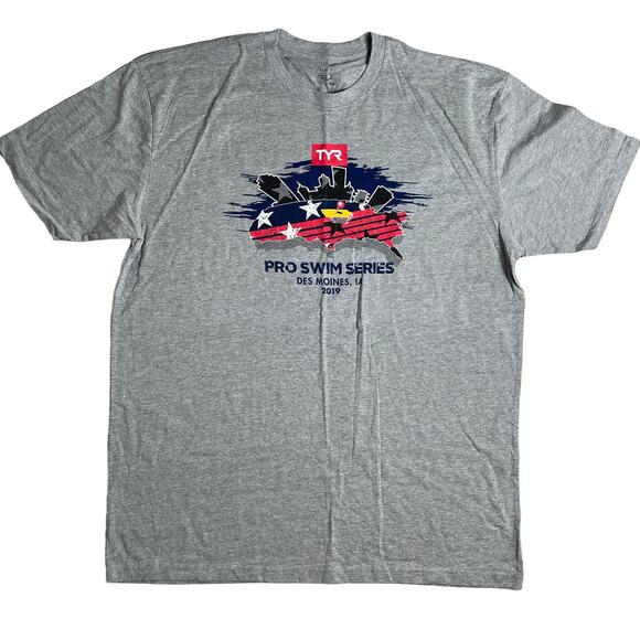 TYR Unisex Pro Swim Series 2019 Des Moines IA Short Sleeve Tshirt Grey - Medium - Picture 1 of 7